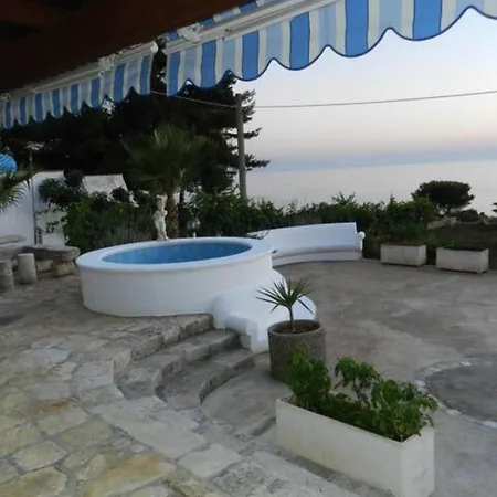 Felloniche On Seashore * 카스트리냐노델카포