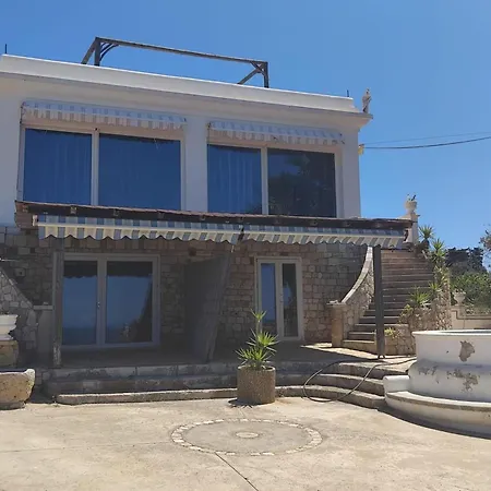 Felloniche On Seashore * 카스트리냐노델카포