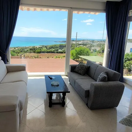 Felloniche On Seashore *