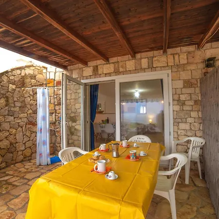 Apartment Felloniche On Seashore