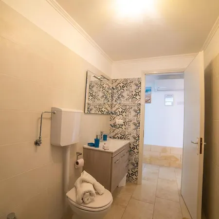 Felloniche On Seashore 아파트 *