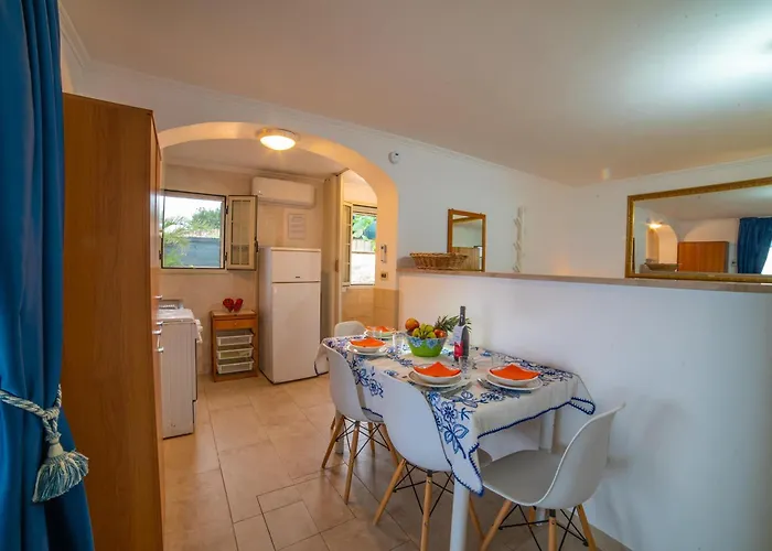 Apartment Felloniche On Seashore