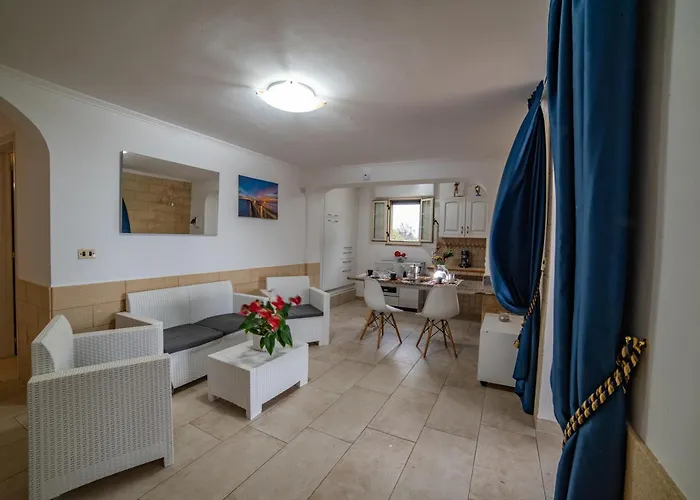 Felloniche On Seashore *