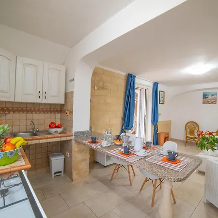 Felloniche On Seashore アパート