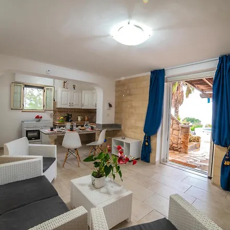 Felloniche On Seashore Apartament