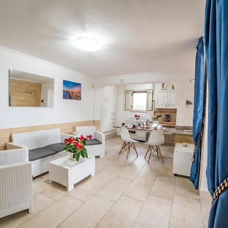 Felloniche On Seashore Apartament