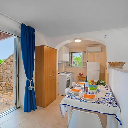 Felloniche On Seashore Apartament