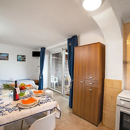 Felloniche On Seashore Apartament *