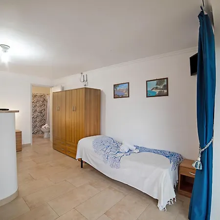 Felloniche On Seashore Apartament